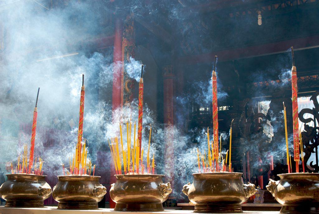 How to use incense sticks a complete guide. The Indian Connection.